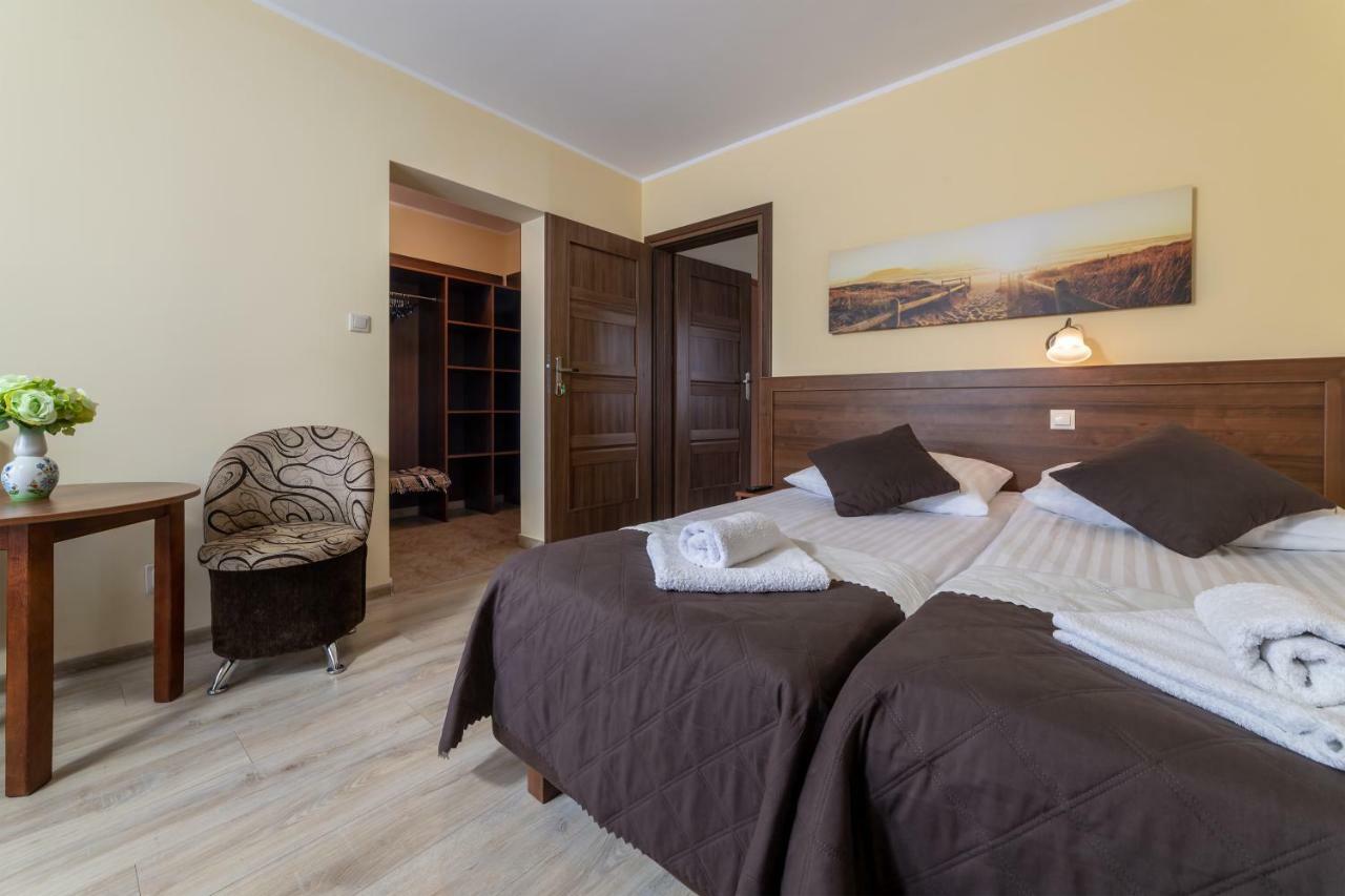 Dom Jastrzebia Z Basenem I Jacuzzi Apartment Jastrzebia Gora Exterior photo