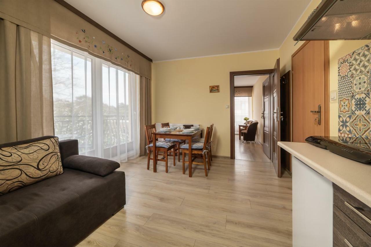Dom Jastrzebia Z Basenem I Jacuzzi Apartment Jastrzebia Gora Exterior photo