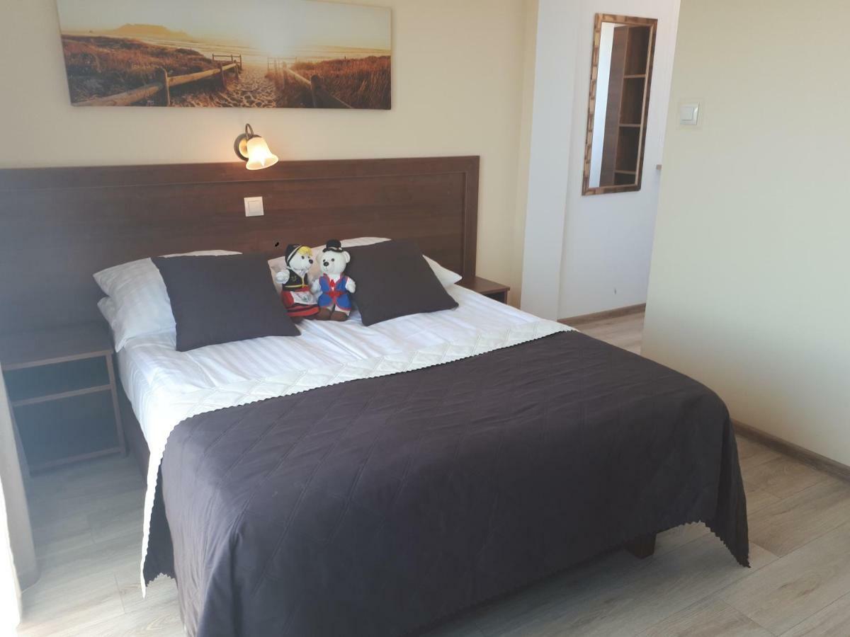 Dom Jastrzebia Z Basenem I Jacuzzi Apartment Jastrzebia Gora Exterior photo