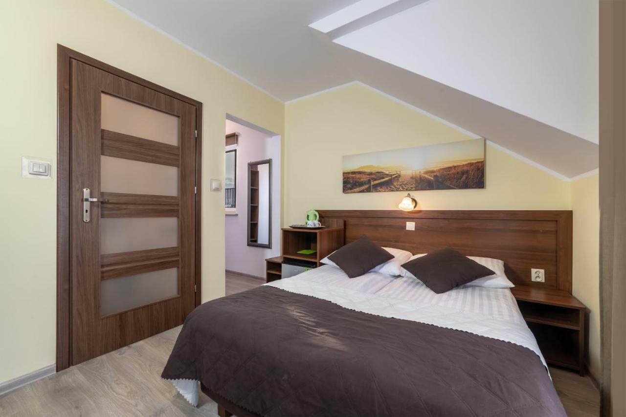 Dom Jastrzebia Z Basenem I Jacuzzi Apartment Jastrzebia Gora Exterior photo