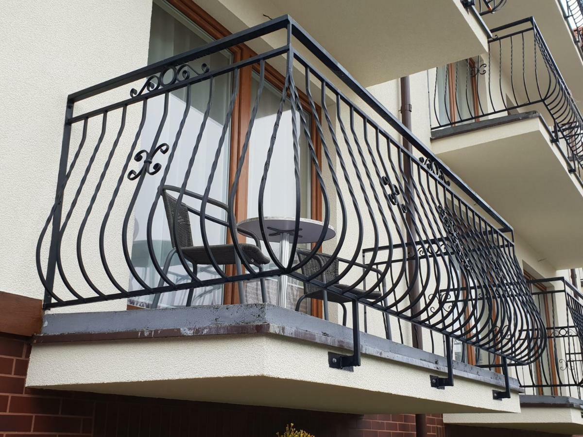 Dom Jastrzebia Z Basenem I Jacuzzi Apartment Jastrzebia Gora Exterior photo